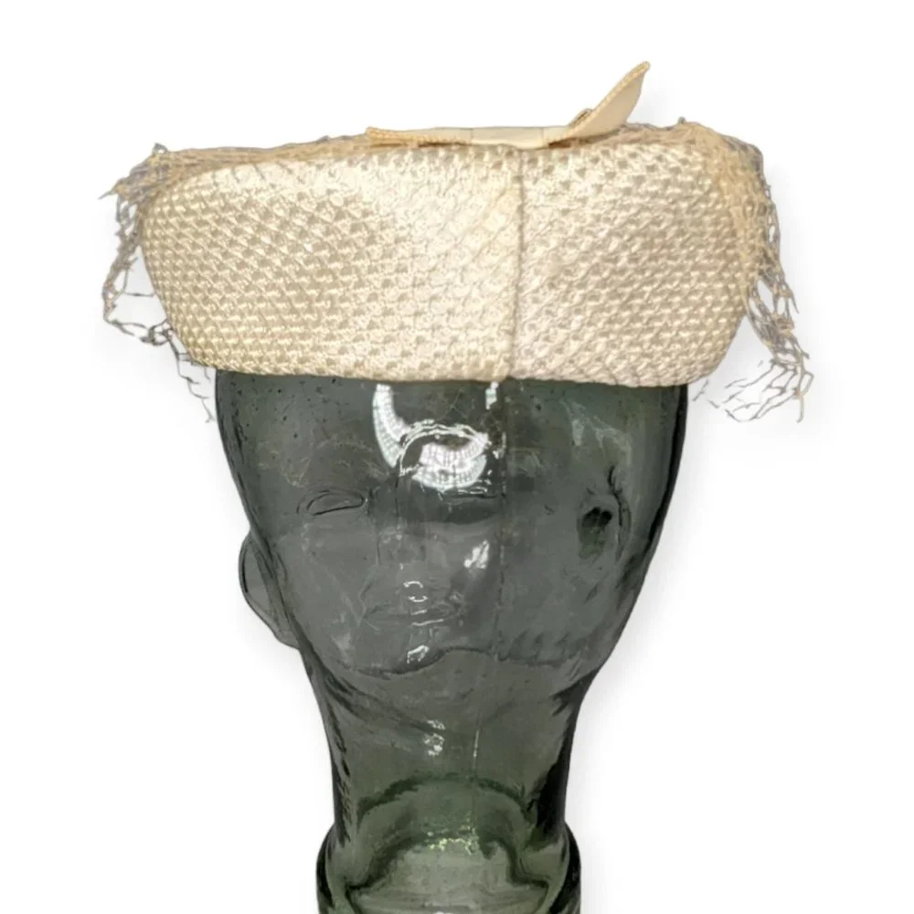 Vintage Ivory Pill Box Hat with Net Veil - Picture 4 of 12